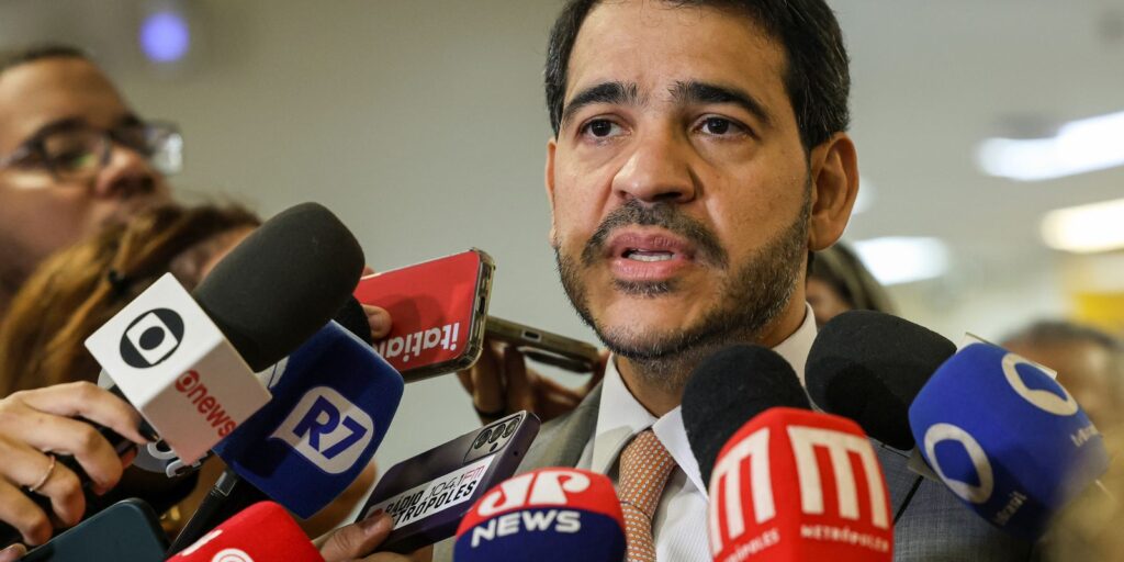 parecer-da-indicacao-de-jorge-messias-ao-stf-e-lido-na-ccj-do-senado