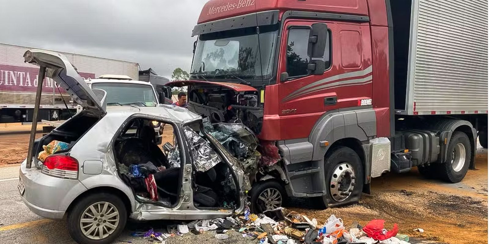 seis-pessoas-da-mesma-familia-morrem-em-acidente-na-br-251-em-mg